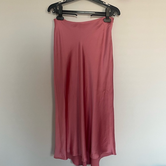Elegant Pink Women's Skirt - Picture 1 of 3